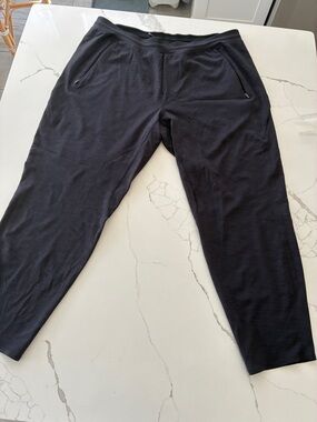 Men’s Lululemon heathered Gray Slim Jogger Pants, XL